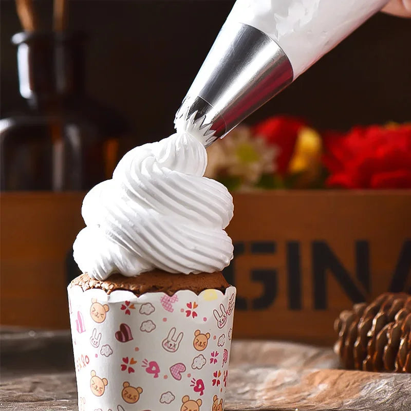 Disposable Pastry Bags for Cake Icing and Piping Tools